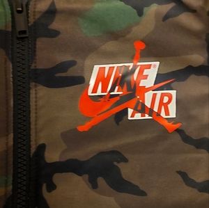 Nike Boys zip-up Camouflage jacket size 6/7. Smoke free Pet free